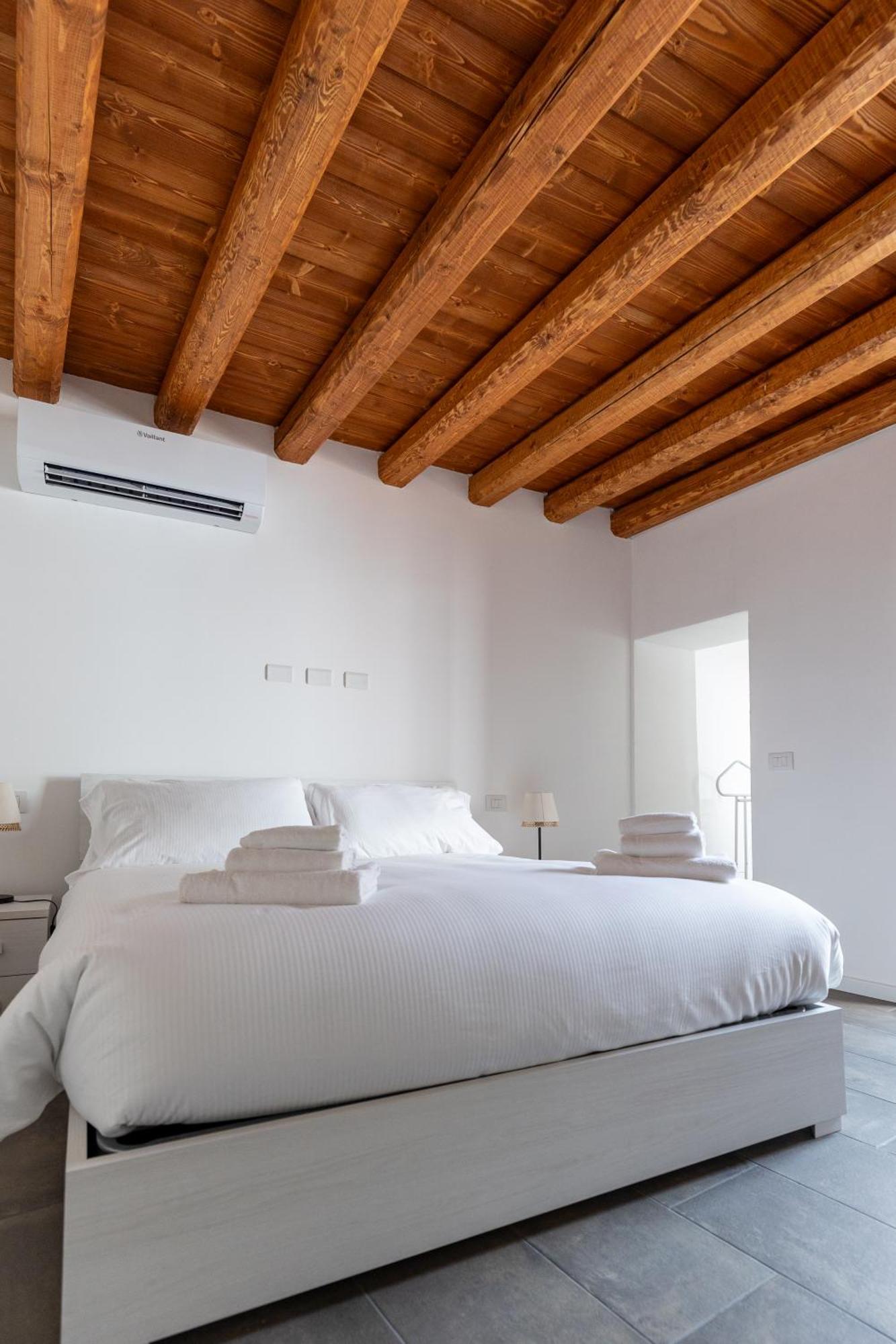 Piazza Del Lago Suites Menaggio Eksteriør billede